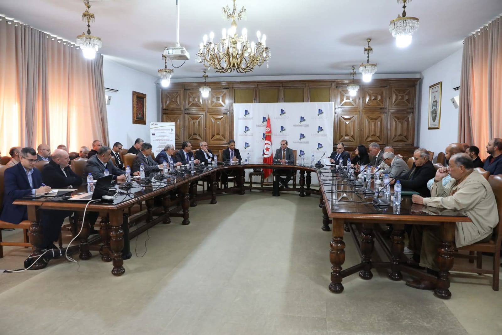 وزير التجهيز والإسكان يدعو أصحاب المقاطع للرفع في نسق إنتاج المواد الإنشائية لدفع انجاز المشاريع العمومية