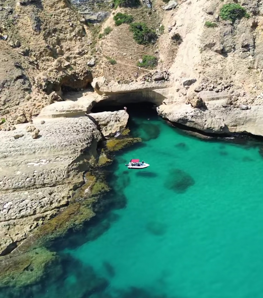 طقس صاف إلى قليل السحب بأغلب الجهات 