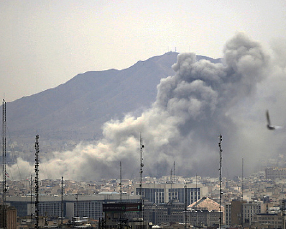 سماع دوي عدة انفجارات في طهران