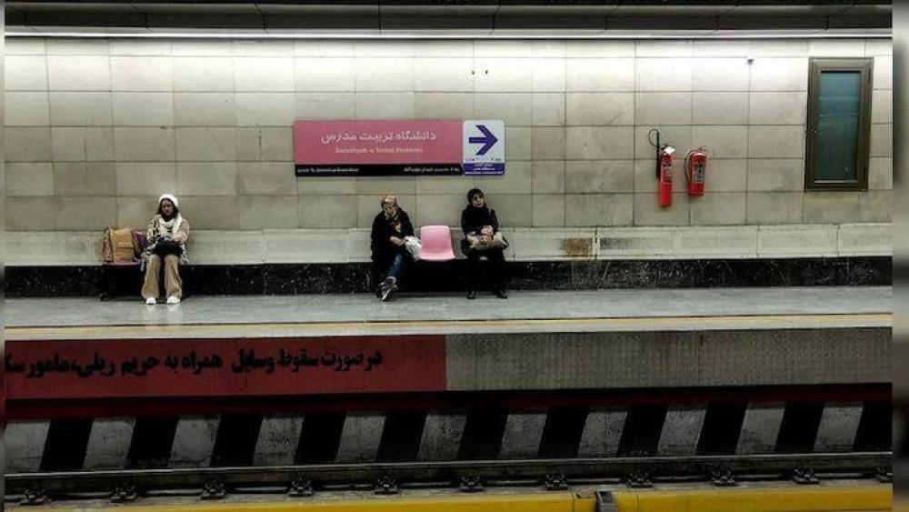 إيران: إيقاف حركة القطارات في مشهد بعد إنذار باعتداء