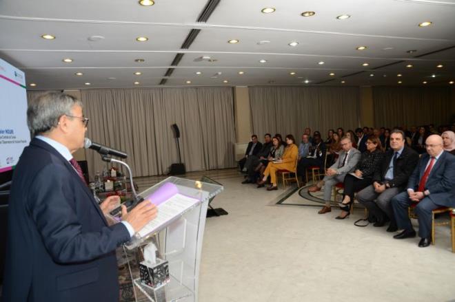 محافظ البنك المركزي يؤكد أهميّة التثقيف المالي في الحد من التعامل نقدا