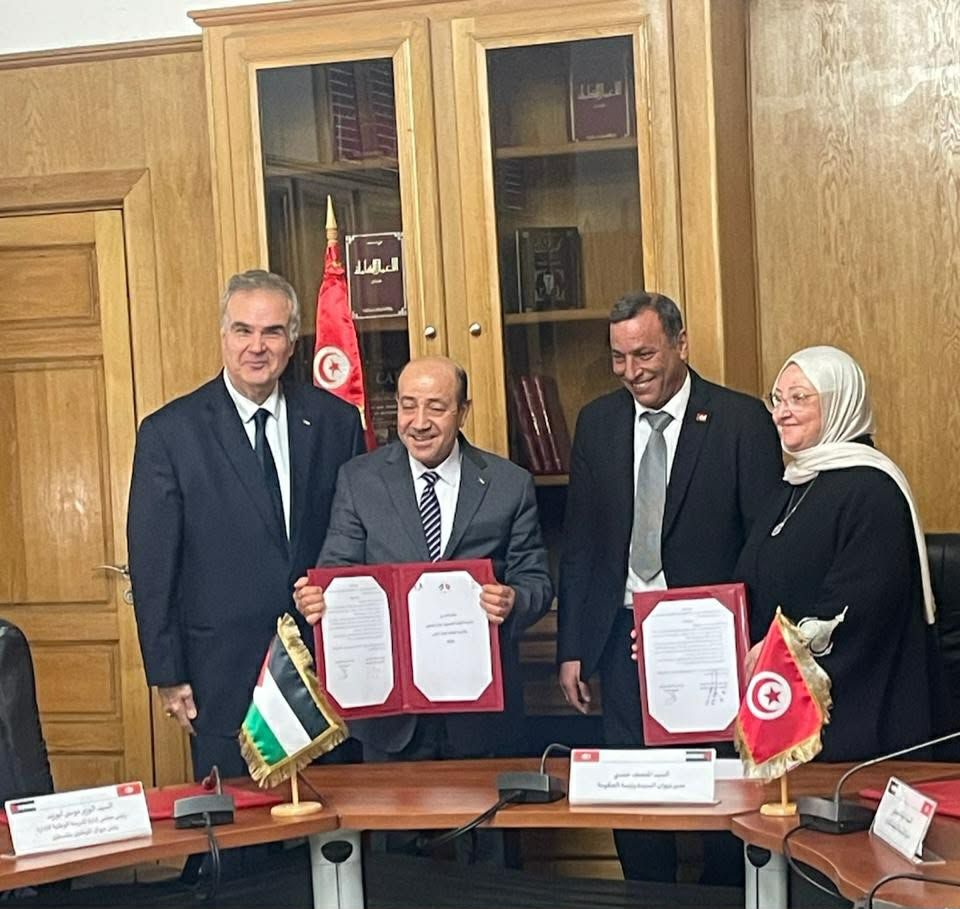 وفد من المدرسة الوطنية الفلسطينية للإدارة يؤدي زيارة عمل إلى تونس.