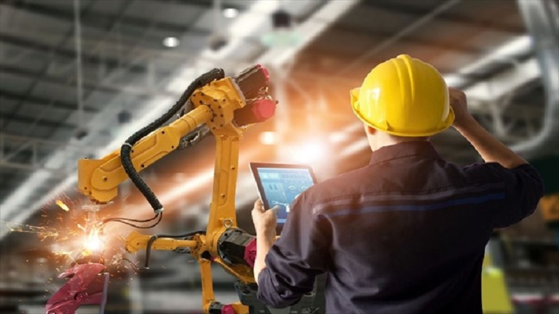 الجمعة 10 أفريل 2026 :  توقيع ميثاق التنافسية للنهوض بقطاع الصناعات الإلكترونية في أفق سنة 2030