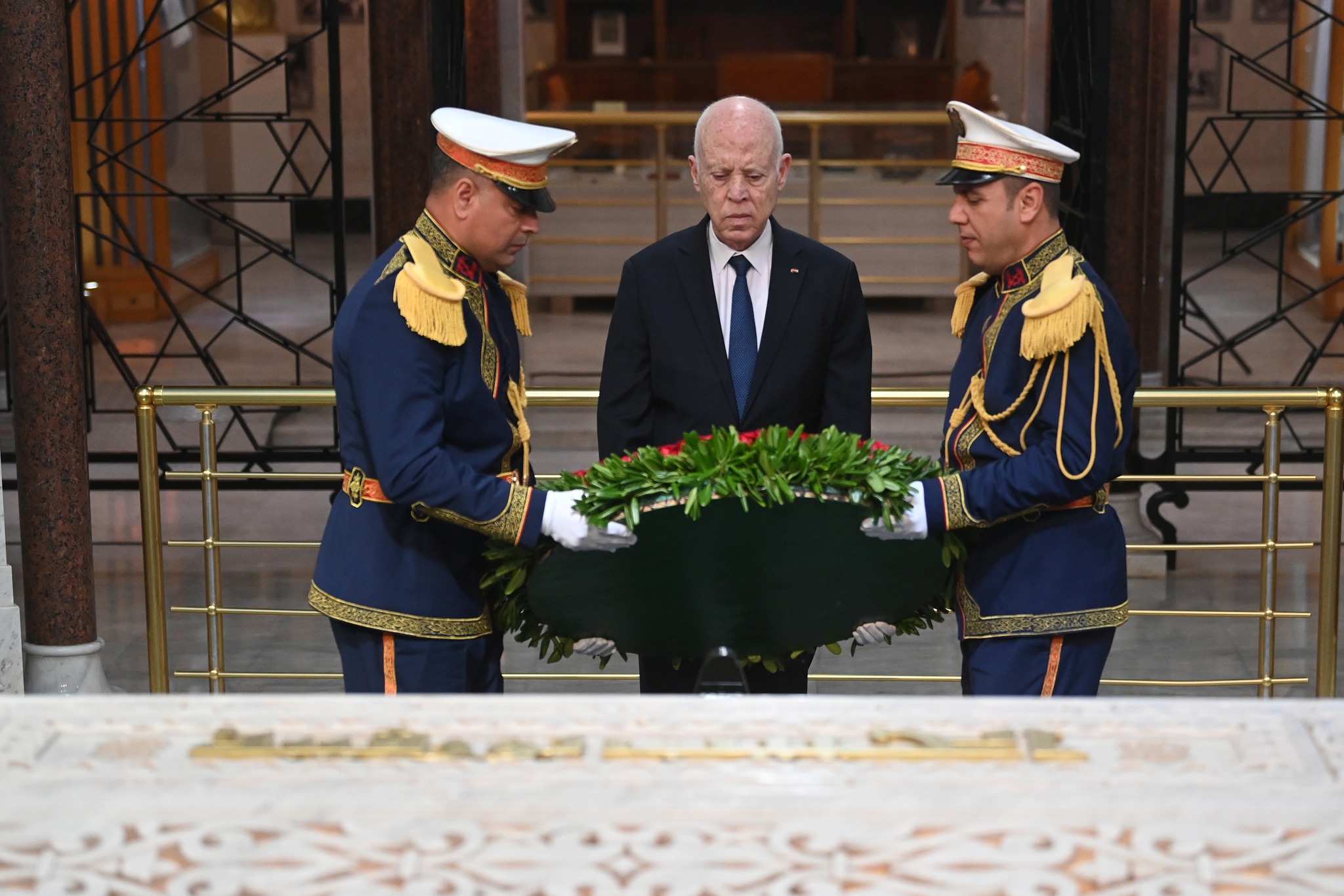 رئيس الجمهورية يشرف على موكب إحياء الذكرى 26 لوفاة الزعيم الحبيب بورقيبة