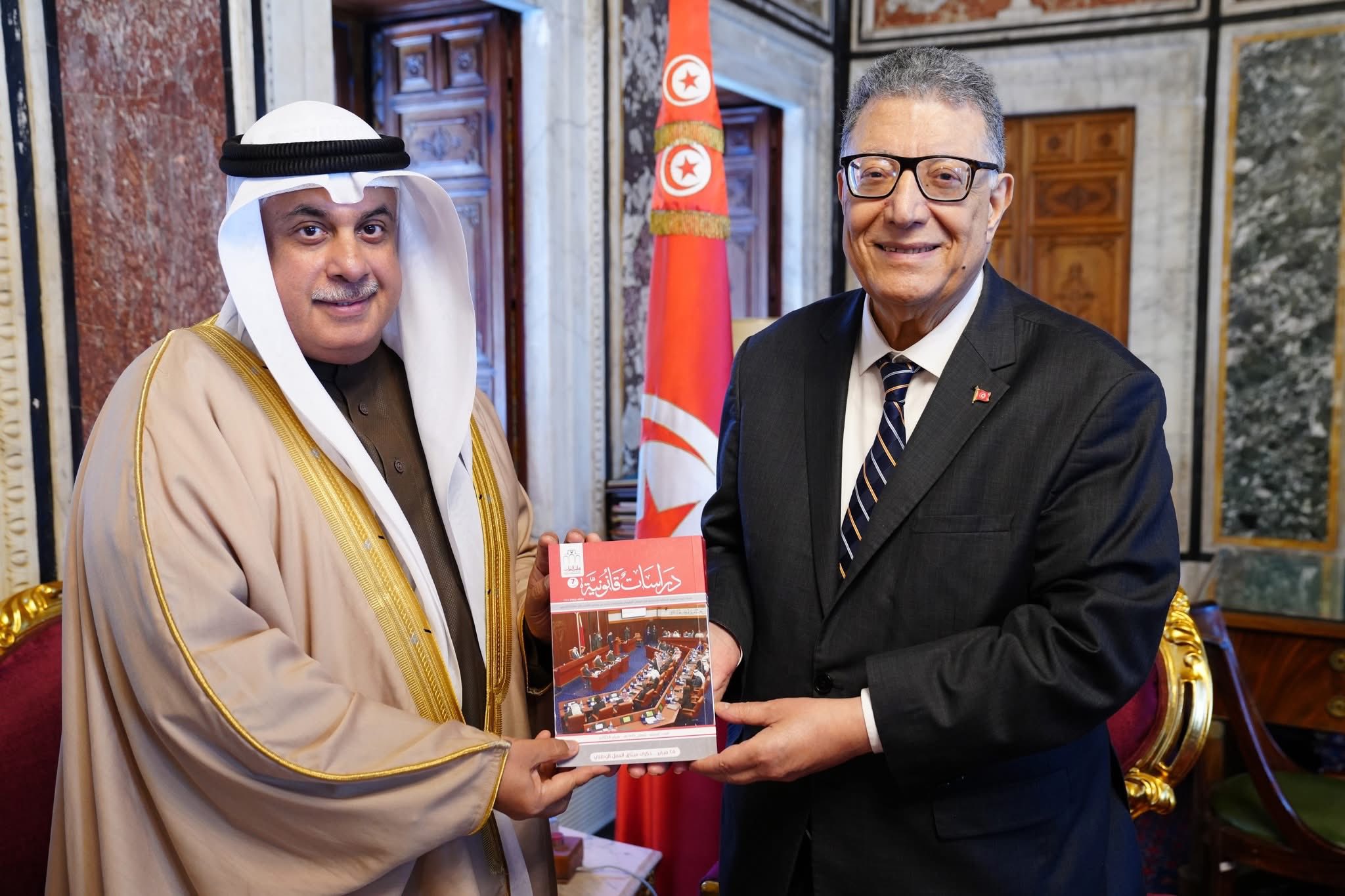 تطوير العلاقات البرلمانية ومزيد دعمها محور لقاء رئيس البرلمان بسفير البحرين بتونس