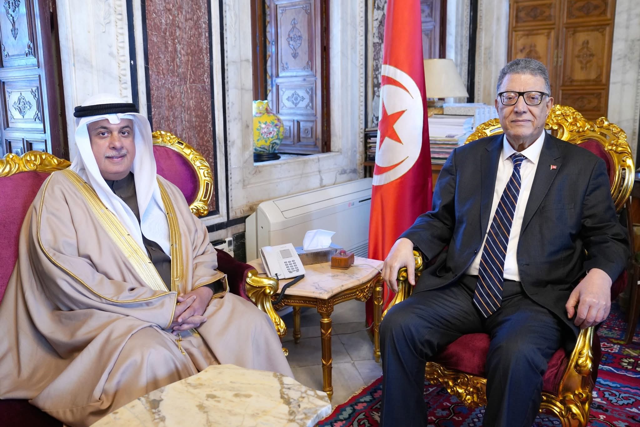 تطوير العلاقات البرلمانية ومزيد دعمها، محور لقاء رئيس البرلمان بسفير البحرين بتونس