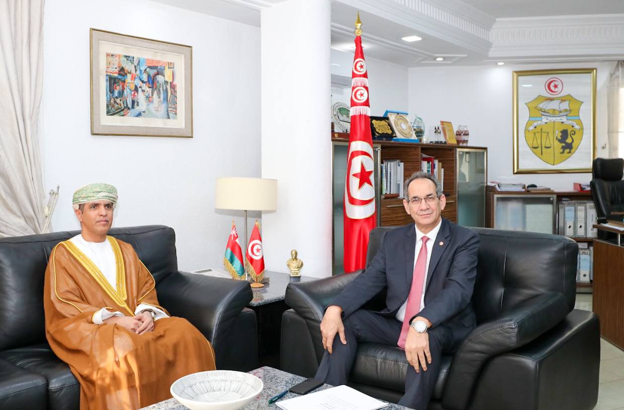 تطوير التعاون التونسي العماني في مجال التعليم العالي والبحث العلمي، محور لقاء وزير التعليم العالي بسفير سلطنة عمان بتونس