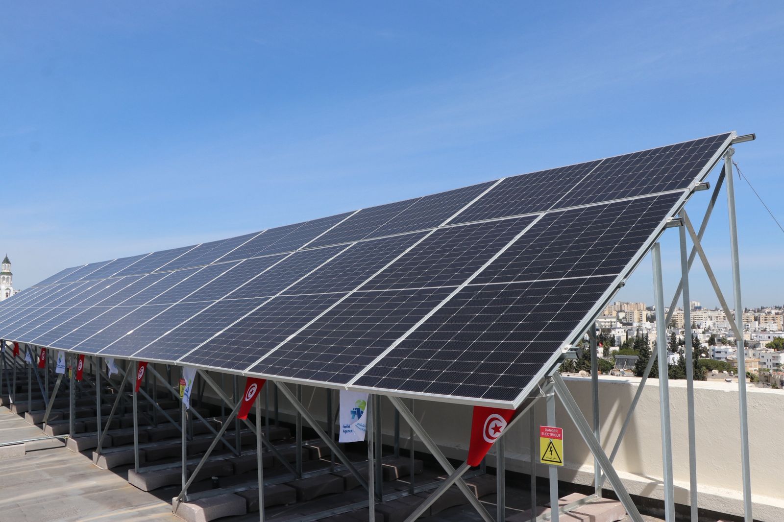 وكالة تونس افريقيا للأنباء تدخل عصر الطاقة النظيفة وتعمل على تحقيق 70 بالمائة من اكتفائها الكهربائي.