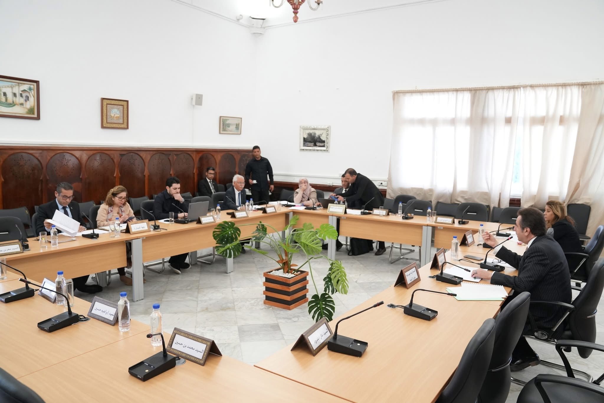 جلسة استماع للجنة المالية حول مقترحي القانونين المتعلقين بتنقيح وإتمام قانون ضبط النظام الأساسي للبنك المركزي