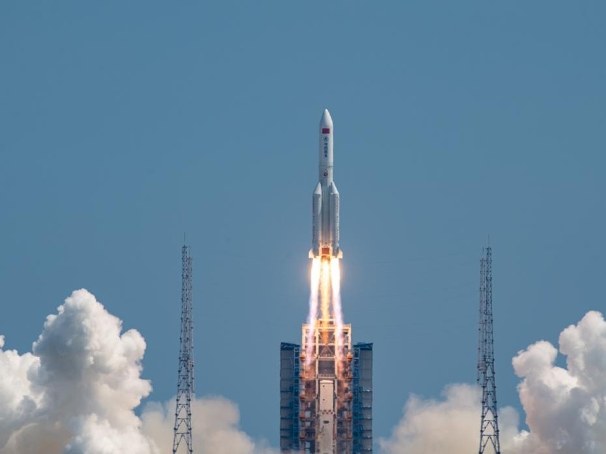 الصين تطلق مجموعة جديدة من الأقمار الاصطناعية للإنترنت