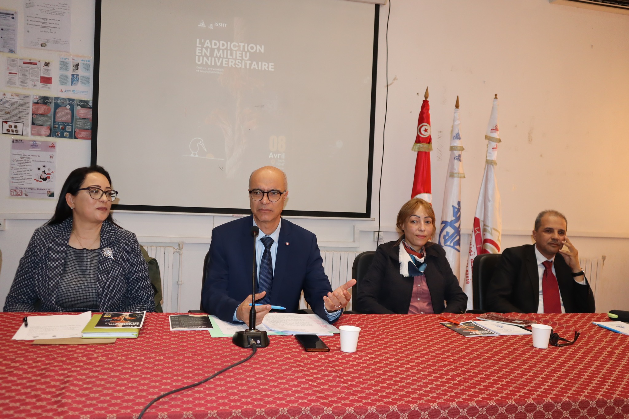 افتتاح الدورة التحسيسية الأولى حول "السلوكيات ذات المخاطر في الوسط الجامعي: الوقاية والمسؤوليات".