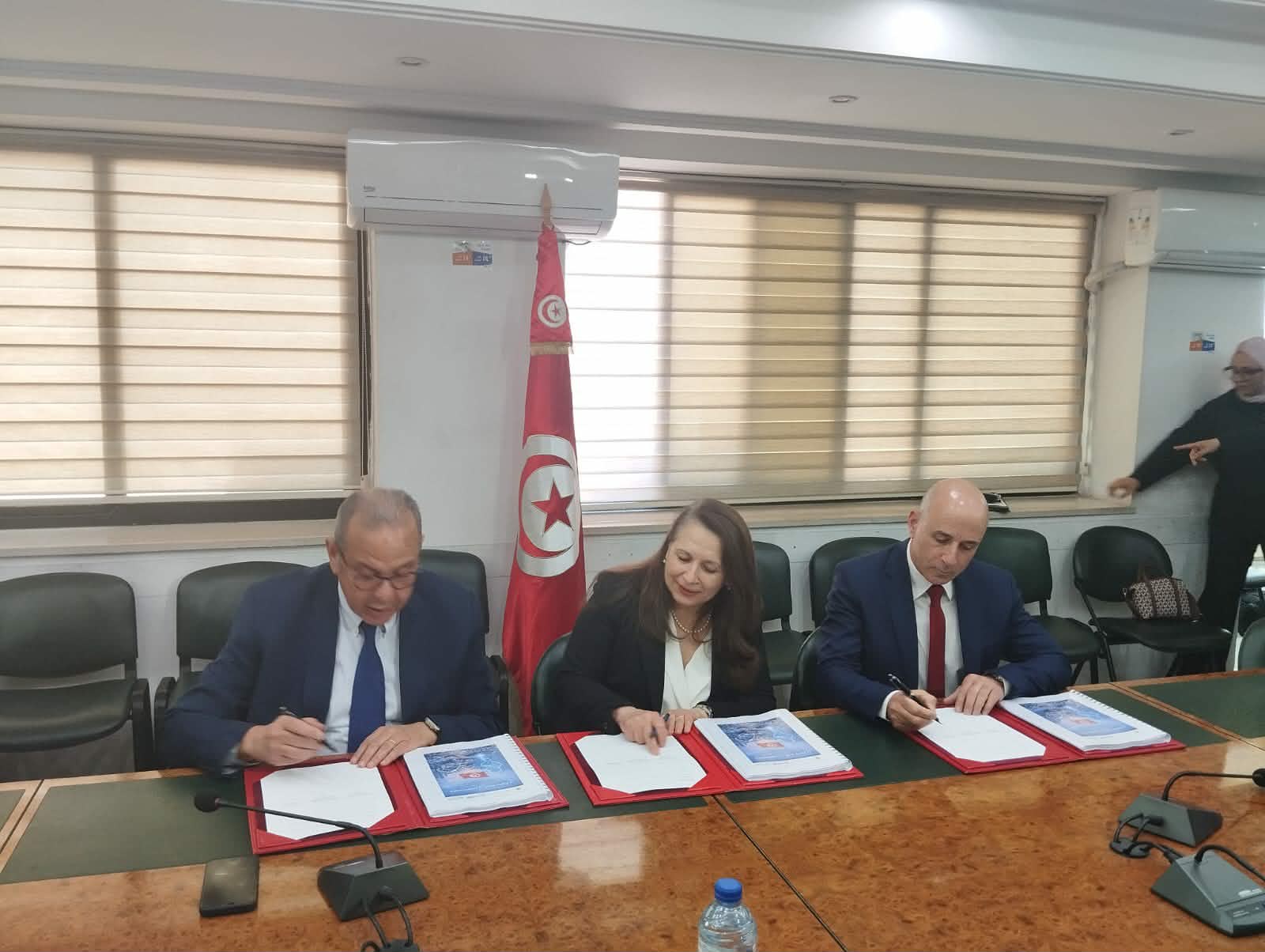 توقيع ميثاق التنافسية في الصناعات الالكترونية في أفق 2030