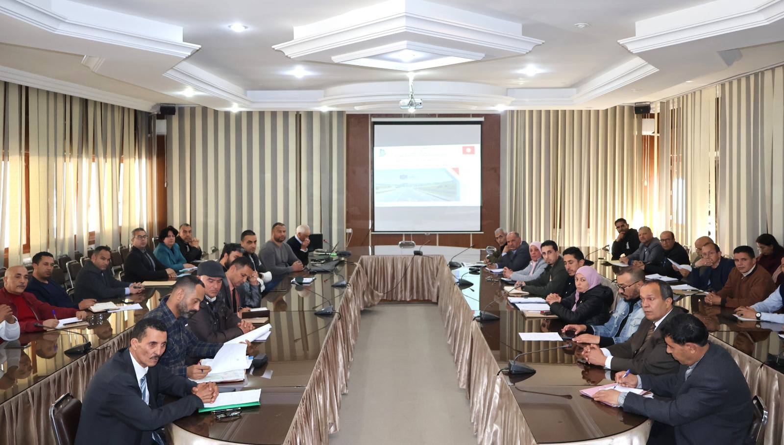 اعطاء اشارة انطلاق الاستشارة الاجتماعية لمشروع ربط ولاية سليانة بالطريق السيارة 