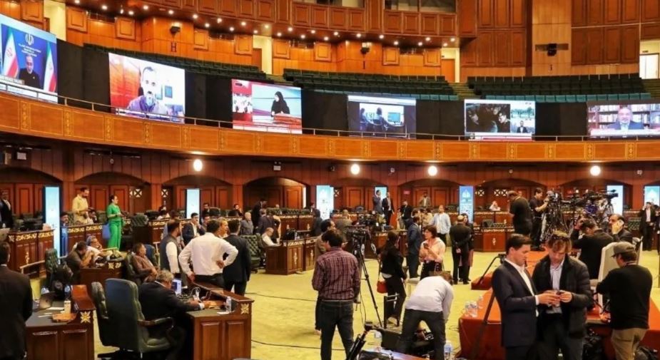 بدء المحادثات الثلاثية بين الولايات المتحدة وإيران وباكستان