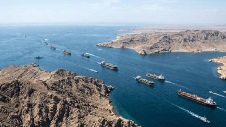  مسؤول إيراني ينفي عبور سفينة تابعة للبحرية الأميركية من مضيق هرمز اليوم السبت 