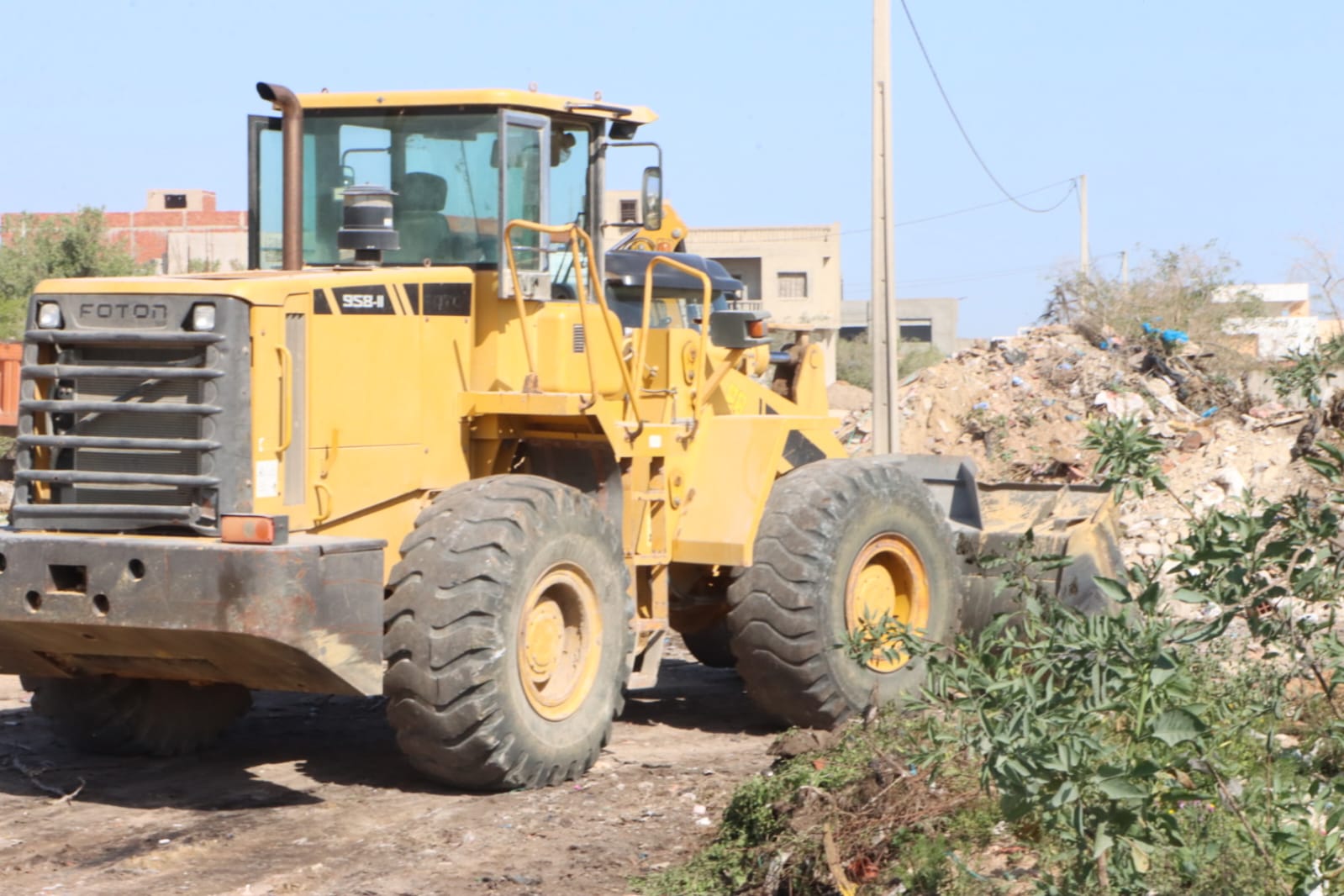 حملة جهوية استثنائية للنظافة في محيط مستشفى طب الولدان والمنطقة الصناعية وميناء الصيد البحري بالمنستير