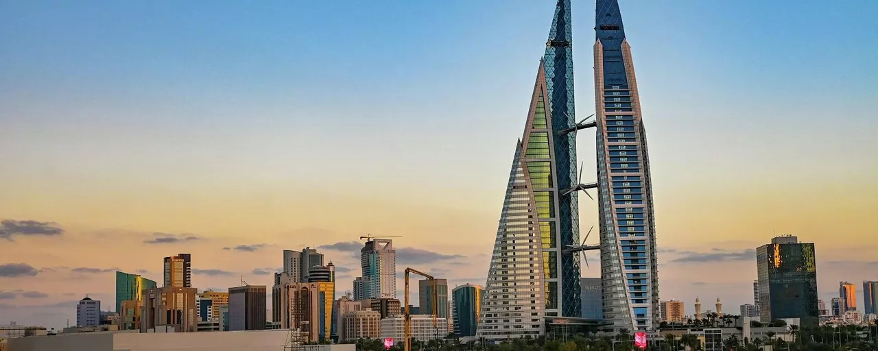 البحرين تعلن رفع الجاهزية واعتراض مئات الصواريخ والطائرات المسيّرة منذ بدء الاعتداء الإيراني