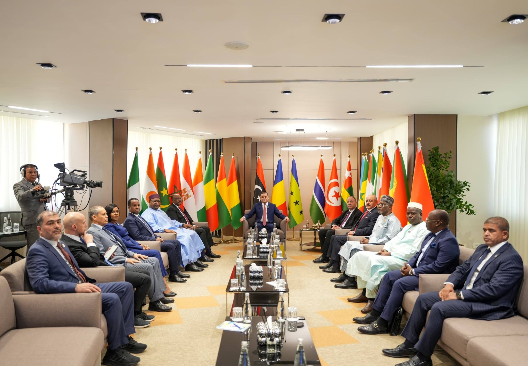 وزير الخارجية يدعو الدول الأعضاء في تجمع الساحل والصحراء إلى بذل جهود مشتركة ومتناسقة لتنشيط التجمع وتفعيل دوره