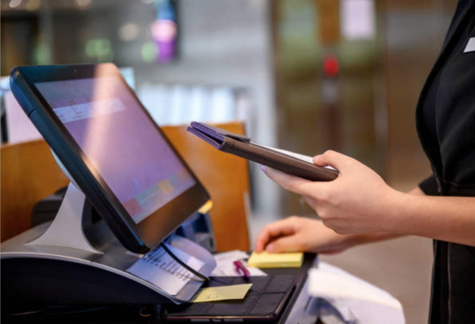 وزارة المالية تجدد دعوة المطاعم السياحية و قاعات الشاي إلى ضرورة الإسراع بالانخراط في المنظومة الخاصة بآلات التسجيل الجبائية