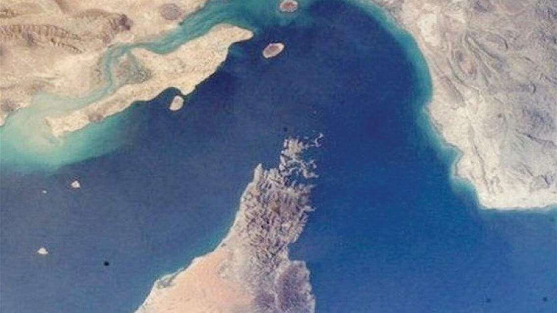 بدء الحصار الأمريكي على مضيق هرمز وإيران تهدد بالرد