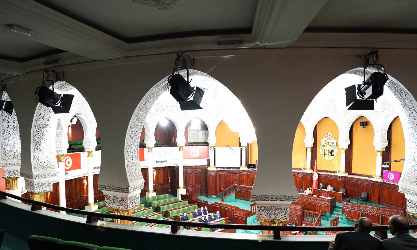 البرلمان يصادق على إعادة مقترح القانون المتعلق بتسوية مخالفات الصرف إلى لجنة المالية