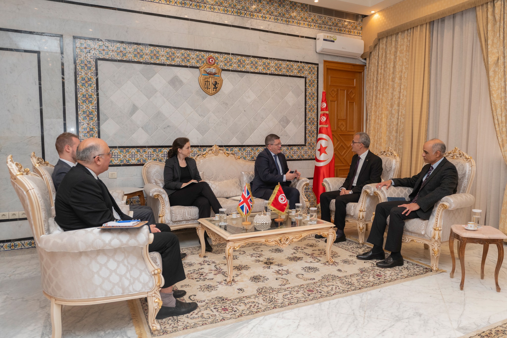 كاتب الدولة لدى وزير الخارجية يلتقي سفير المملكة المتحدة في تونس