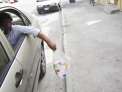 إلقاء الفضلات في الأماكن العامة: مقترح قانون لتسليط العقوبات وتعزيز التوعية