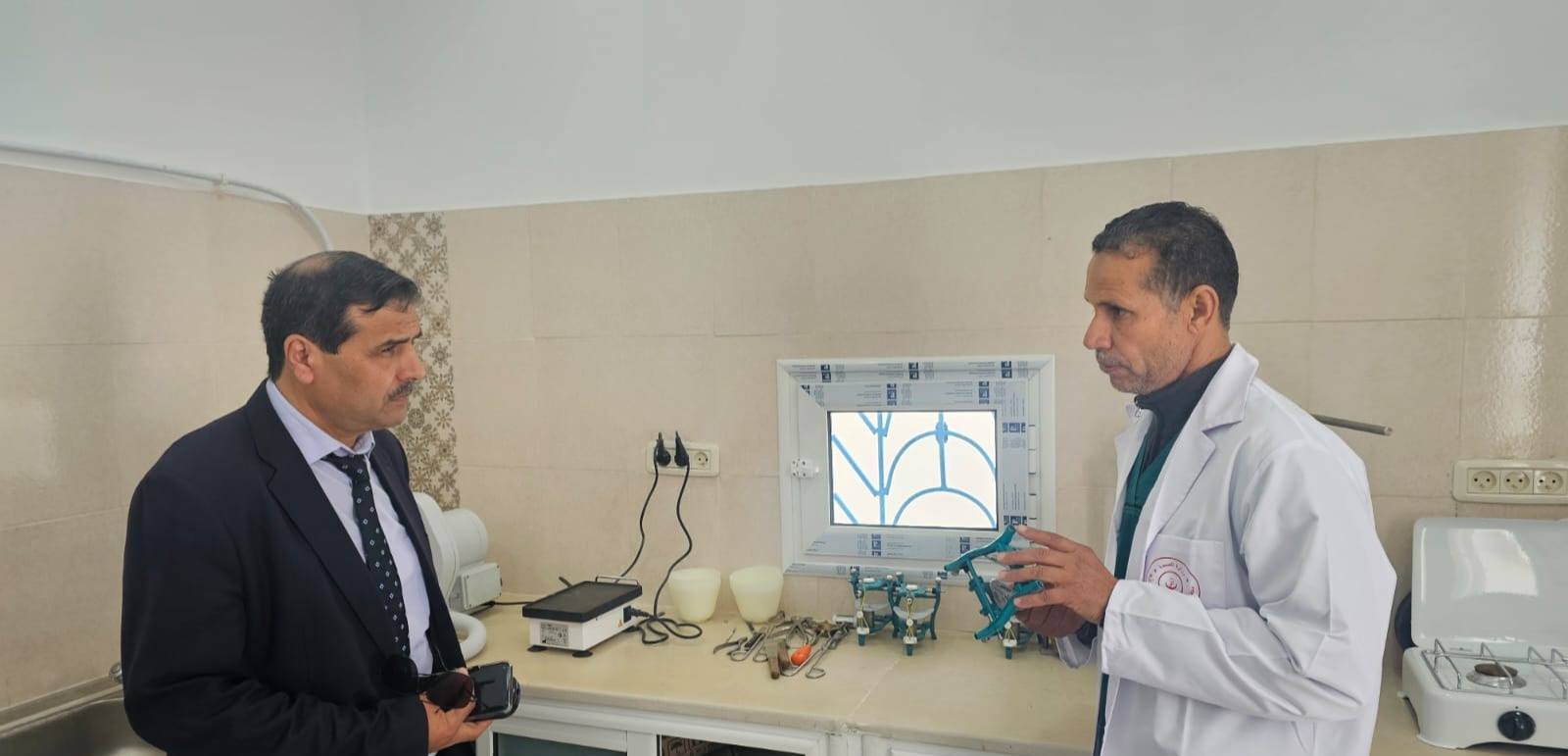 سيدي بوزيد: افتتاح مخبر لصنع بدائل الأسنان بالمستشفى الجامعي لتعزيز الخدمات الصحية