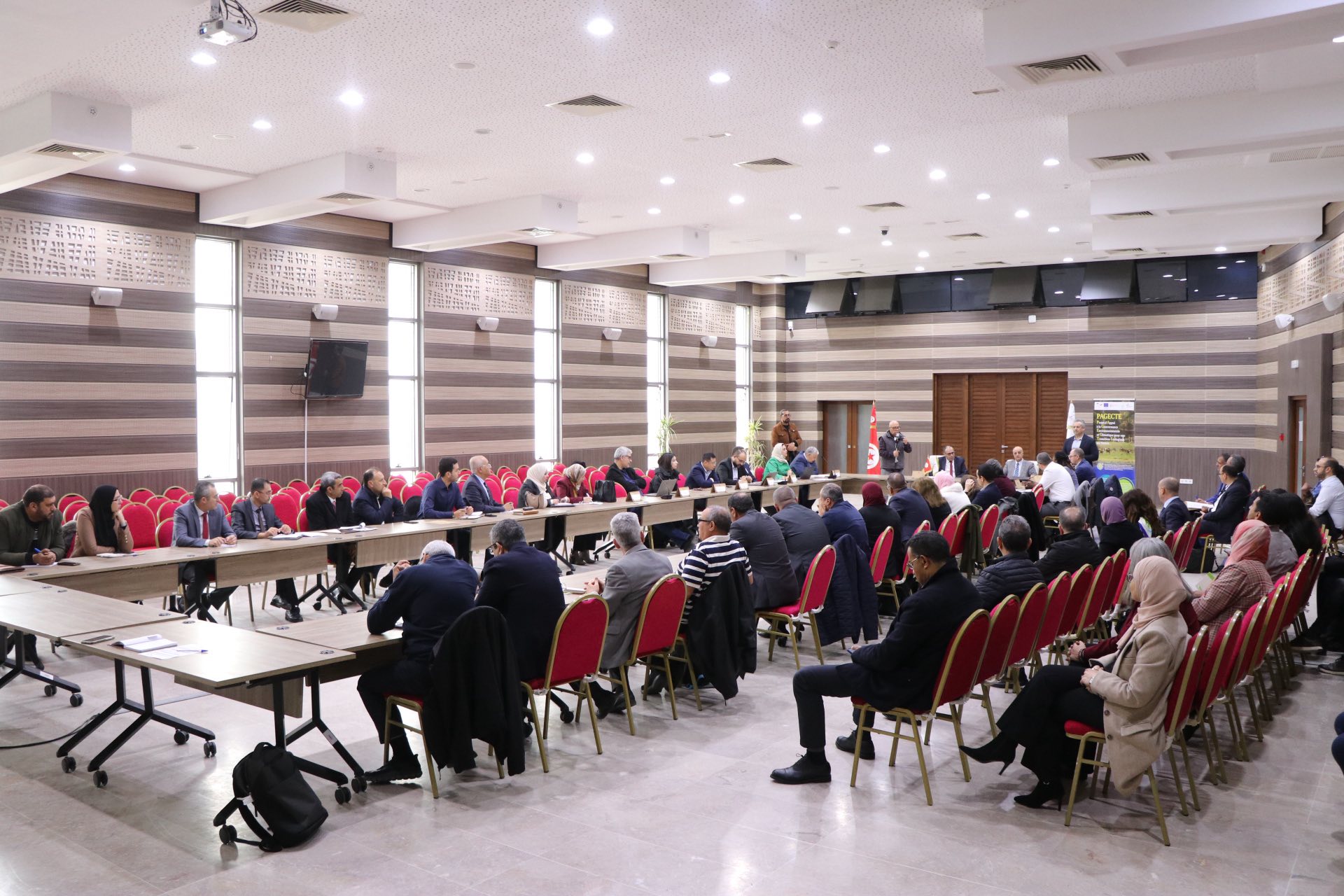 وزارة البيئة: تثمين النفايات وإنتاج محروقات بديلة لفائدة مصانع الإسمنت محور دائرة مستديرة