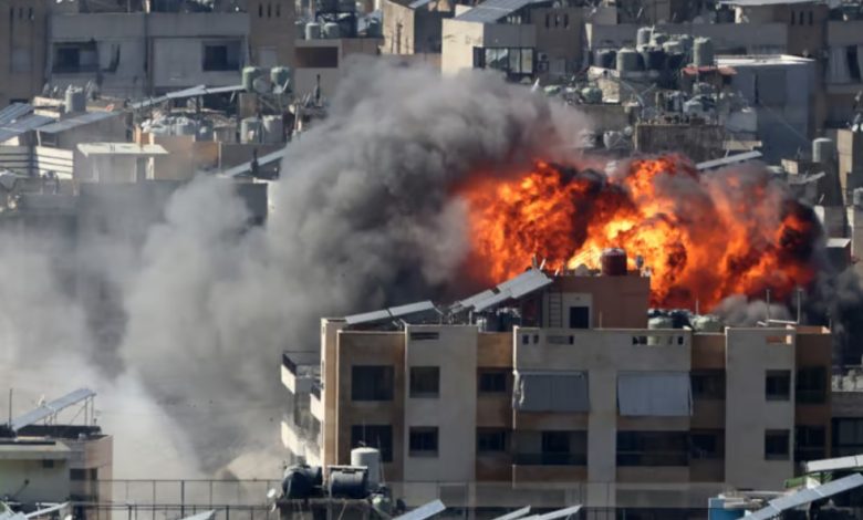 الصحة اللبنانية: إستشــ هاد 11 شخصاً وإصــ ابة آخرين بجروح في غارات صهـ يونية على جنوب البلاد