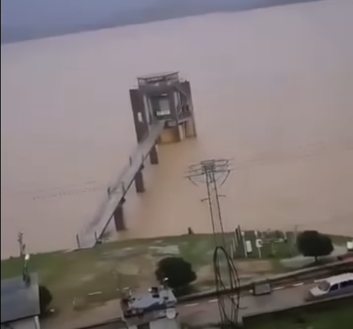 جندوبة : تعميم قرار تعليق الدروس على كافة معتمديات الجهة بسبب الارتفاع الملحوظ في التساقطات المطرية وفيضان الاودية وتوسع دائرة النزلاقات