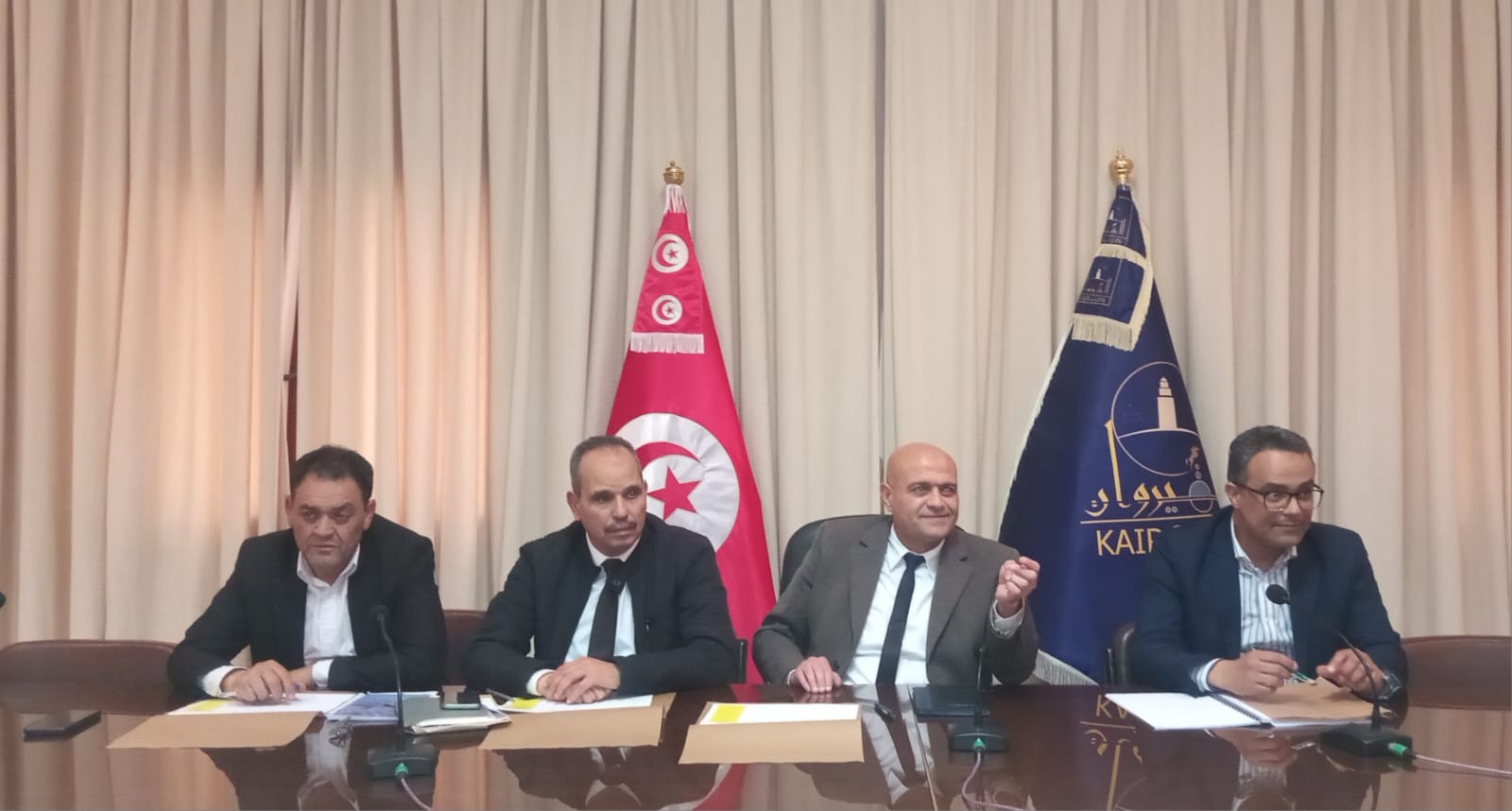 جلسة عمل  لمتابعة تنفيذ مشاريع قطاع الصحة العمومية بالجهة  و النظر في الإشكاليات المتعلقة بتعطلها