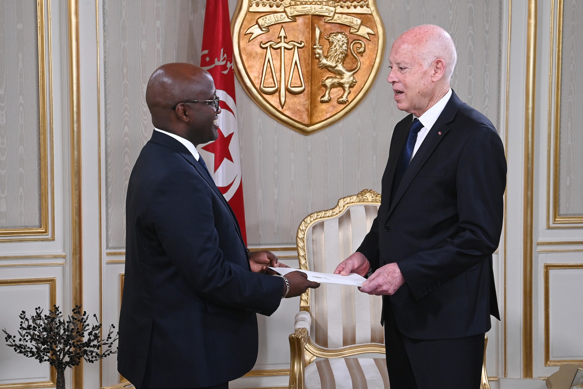 رئيس الجمهورية لدى استقباله وزير الشؤون الخارجية بروندا: الوحدة الإفريقية كانت حلما راود الشعوب وعددا من الرؤساء المؤسسين لمنظمة الوحدة الإفريقية