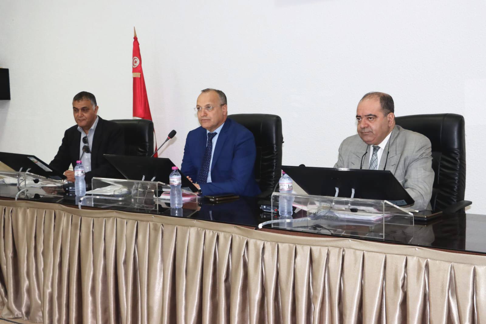 متابعة سير انجاز المشاريع البلدية واستحثاث استهلاك اعتمادات التنمية الخاصة بالبلديات لسنة 2026