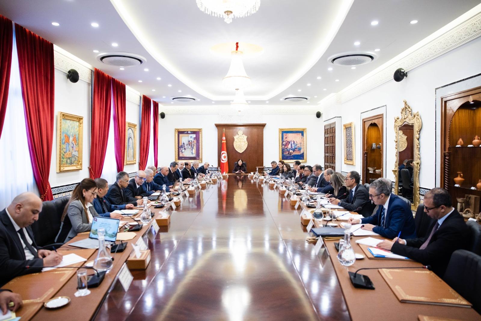 مجلس وزاري مضيق يعرض استراتيجية الفلاحة 2026–2030 ورئيسة الحكومة تؤكد على ضرورة التسريع في تنفيذ الإصلاحات الهيكلية للمنظومات الفلاحية .