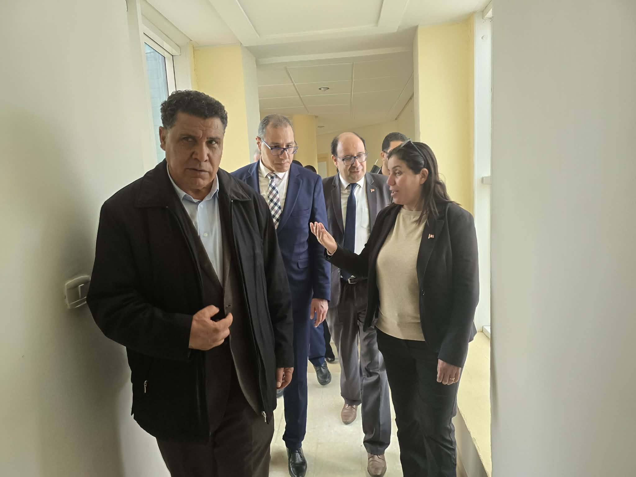 وزير تكنولوجيات الاتصال يعاين سيرالعمل بعدد من مراكز البريد بباجة وتقدم اشغال الربط بالالياف البصرية ذات التدفق العالي .