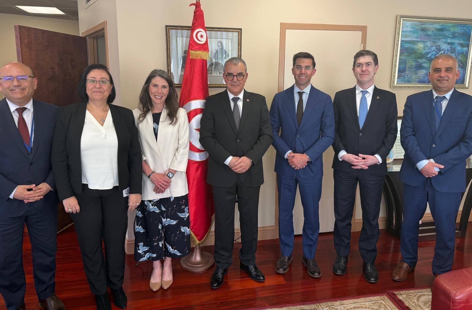 وزير الاقتصاد يؤكد من واشنطن ضرورة أن تكون التمويلات المخصّصة لمجابهة تداعيات الحرب تمويلات إضافية لا تؤثّر على تمويل المشاريع الجارية