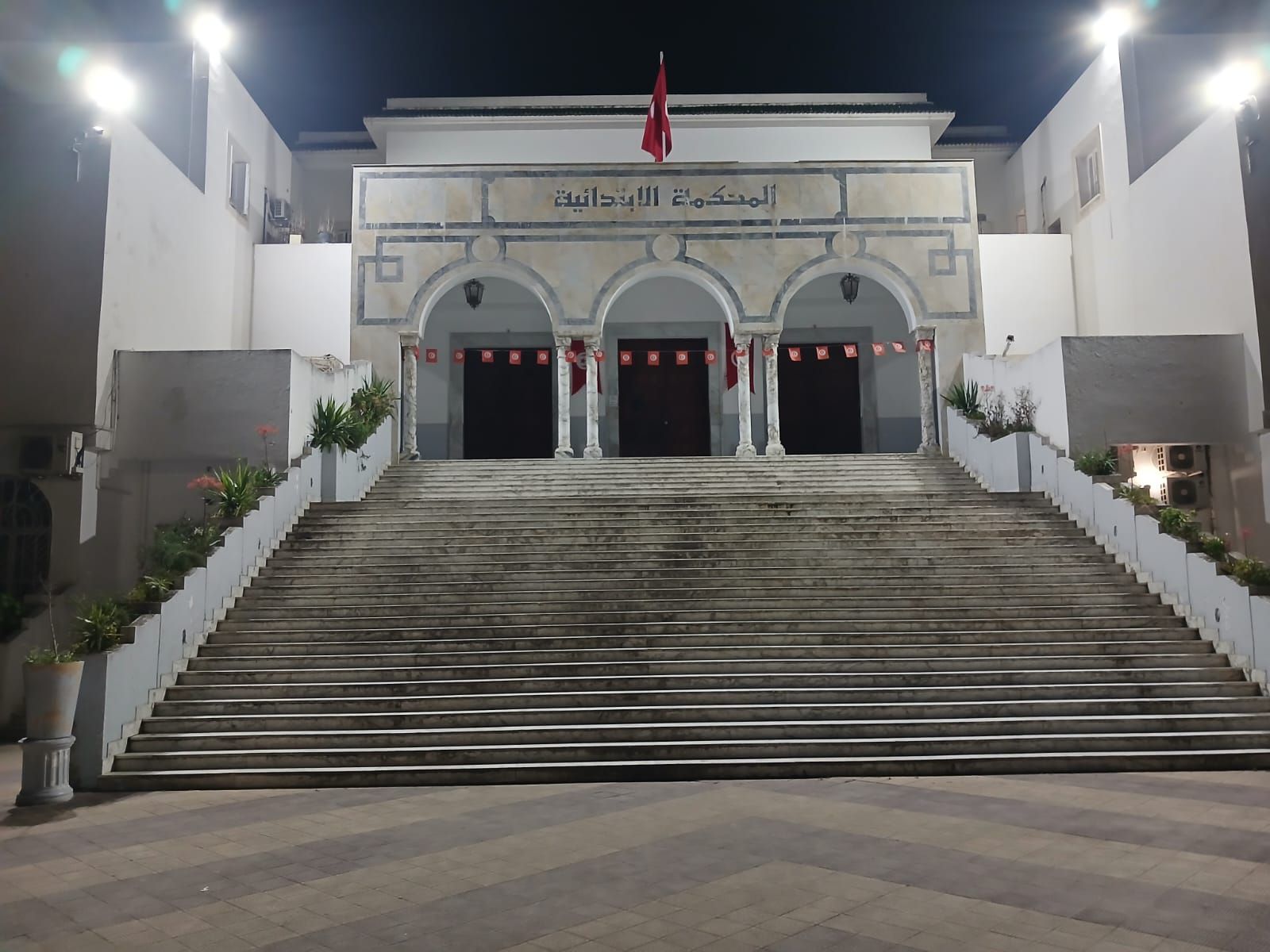  وزيرة العدل في زيارة فجئية الى مقر المحكمة الابتدائية ببن عروس تعاين جملة من الاخلالات 