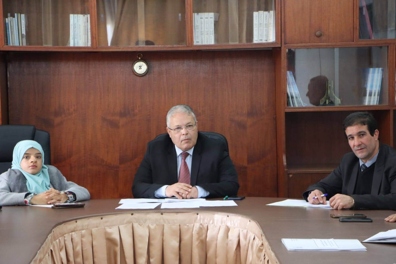 إيجاد حلول قانونية لربط مؤسسات صناعية بجمال بشبكة الضغط العالي للكهرباء