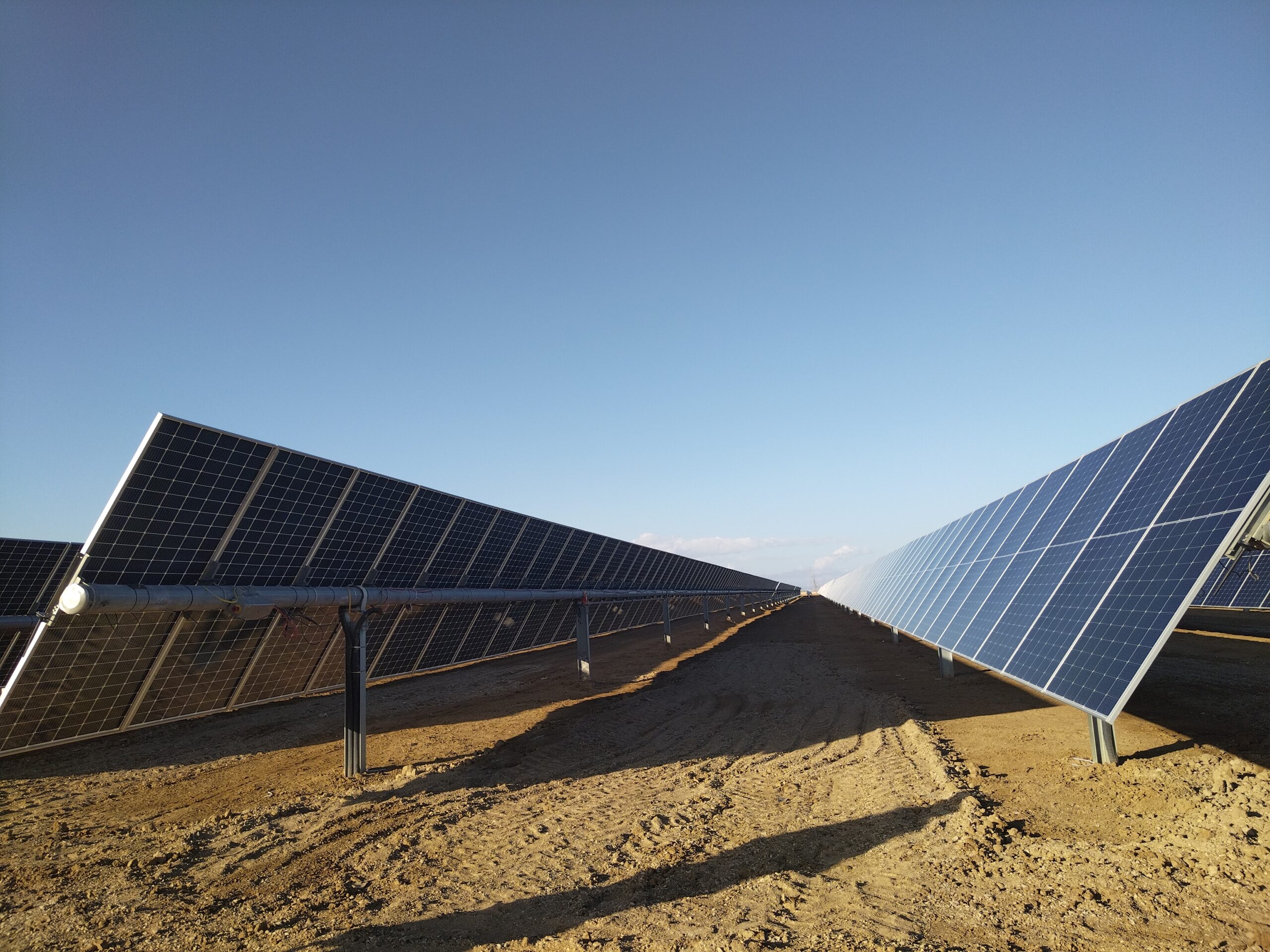 الاثنين 20 افريل 2026 تدشين محطة إنتاج الكهرباء من الطاقة الشمسية بقدرة 50 ميغاوات بتوزر