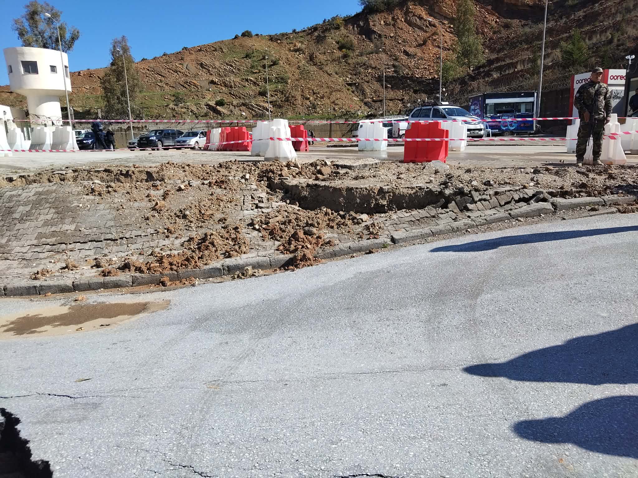 جندوبة: وزير التجهيز والإسكان يعاين مواقع الانزلاقات الأرضية ويعلن انطلاق أشغال الإصلاح