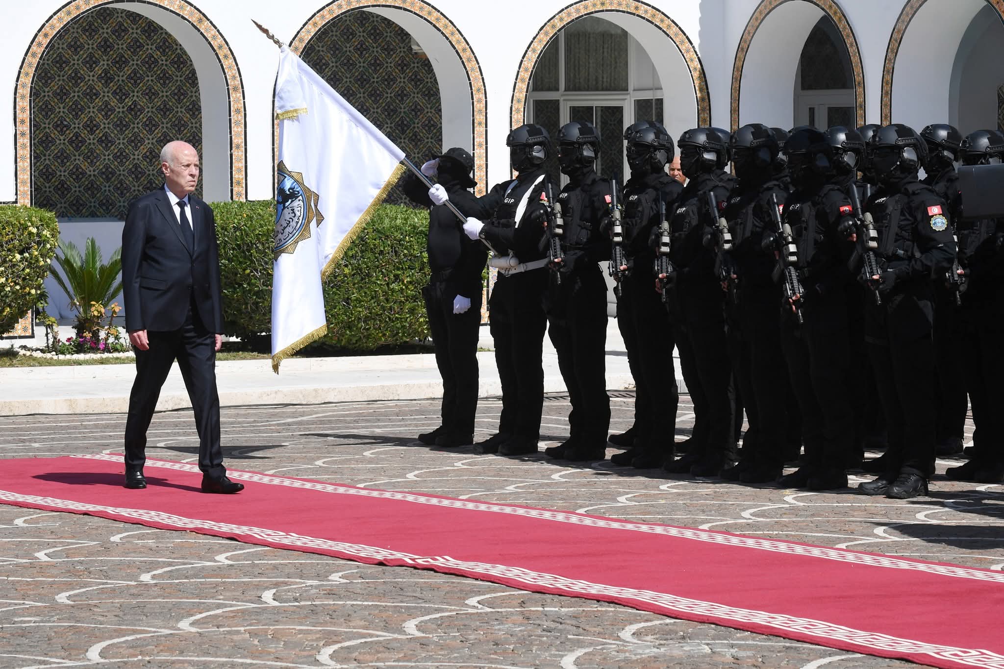 رئيس الدولة يشرف على موكب الاحتفال بالذّكرى 70 لعيد قوات الأمن الداخلي