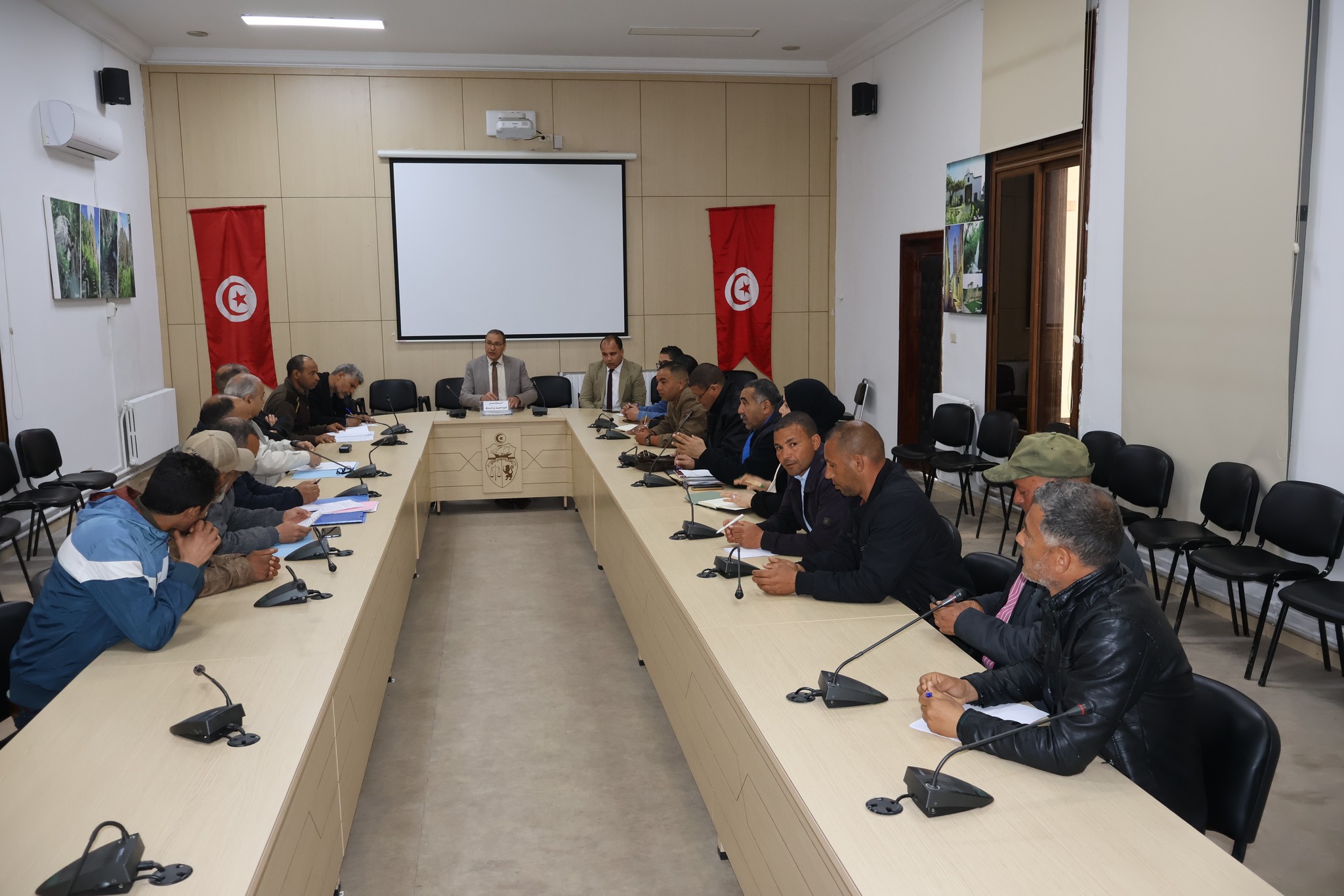 باجة: جلسة عمل لمتابعة تعطل انجاز سد وادي المالح العلوي بمعتمدية نفزة