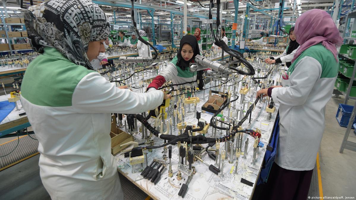 تونس تحتفي يوم 21 افريل باليوم العالمي للمرأة في الصناعة تحت شعار" النساء يصغن مستقبل الصناعة"