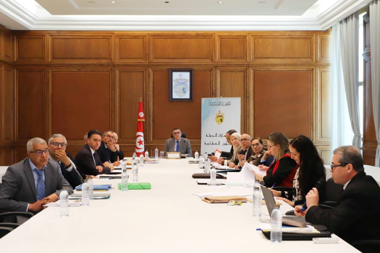 وزير أملاك الدولة الشؤون العقارية يؤكّد على أهميّة الرّفع من نسق تسوية الوضعيّات العقارية لتثمين الدور الاجتماعي والإقتصادي للعقار الدولي 