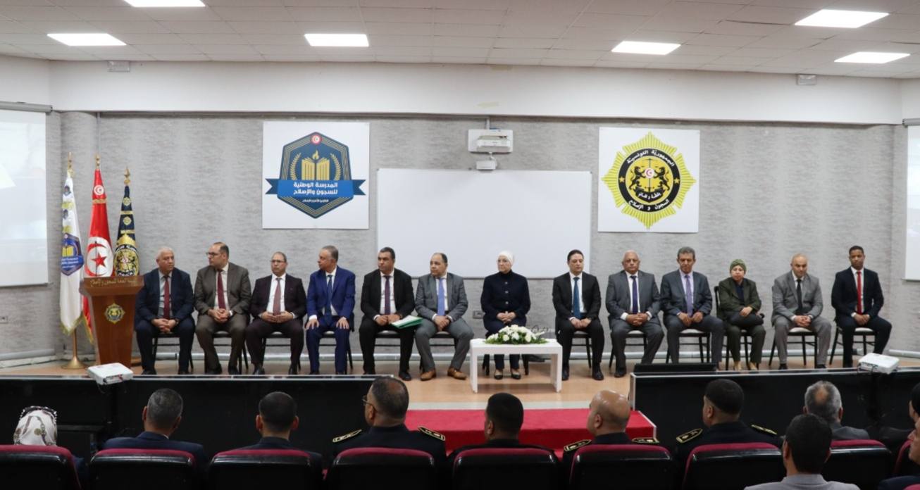 وزيرة العدل تشرف على موكب تعليق شارات الرتب والأوسمة لثلة من إطارات وأعوان السجون والإصلاح