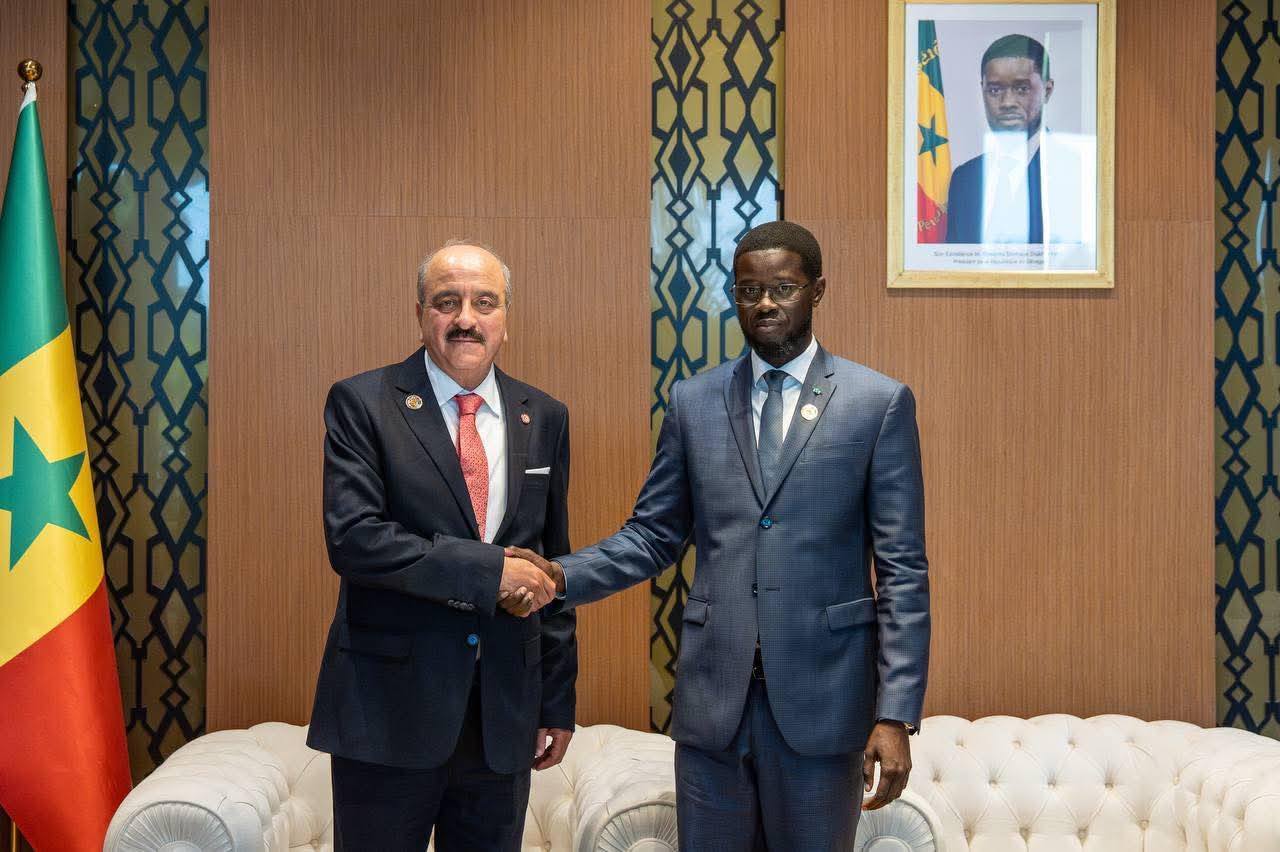 وزير الخارجية يلتقي بداكار رئيس الجمهورية السنغالي "باصيرو ديوماي فاي"