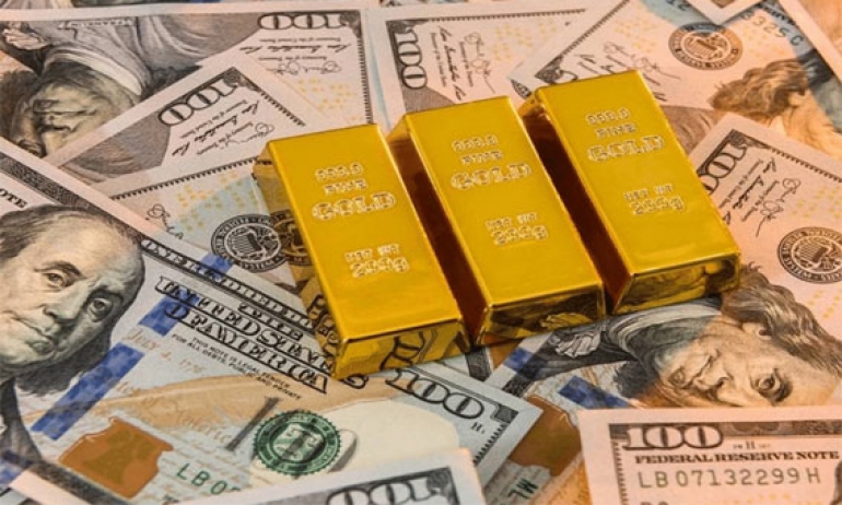 الذهب يتراجع مع صعود الدولار وسط ترقب بشأن محادثات أمريكا وإيران