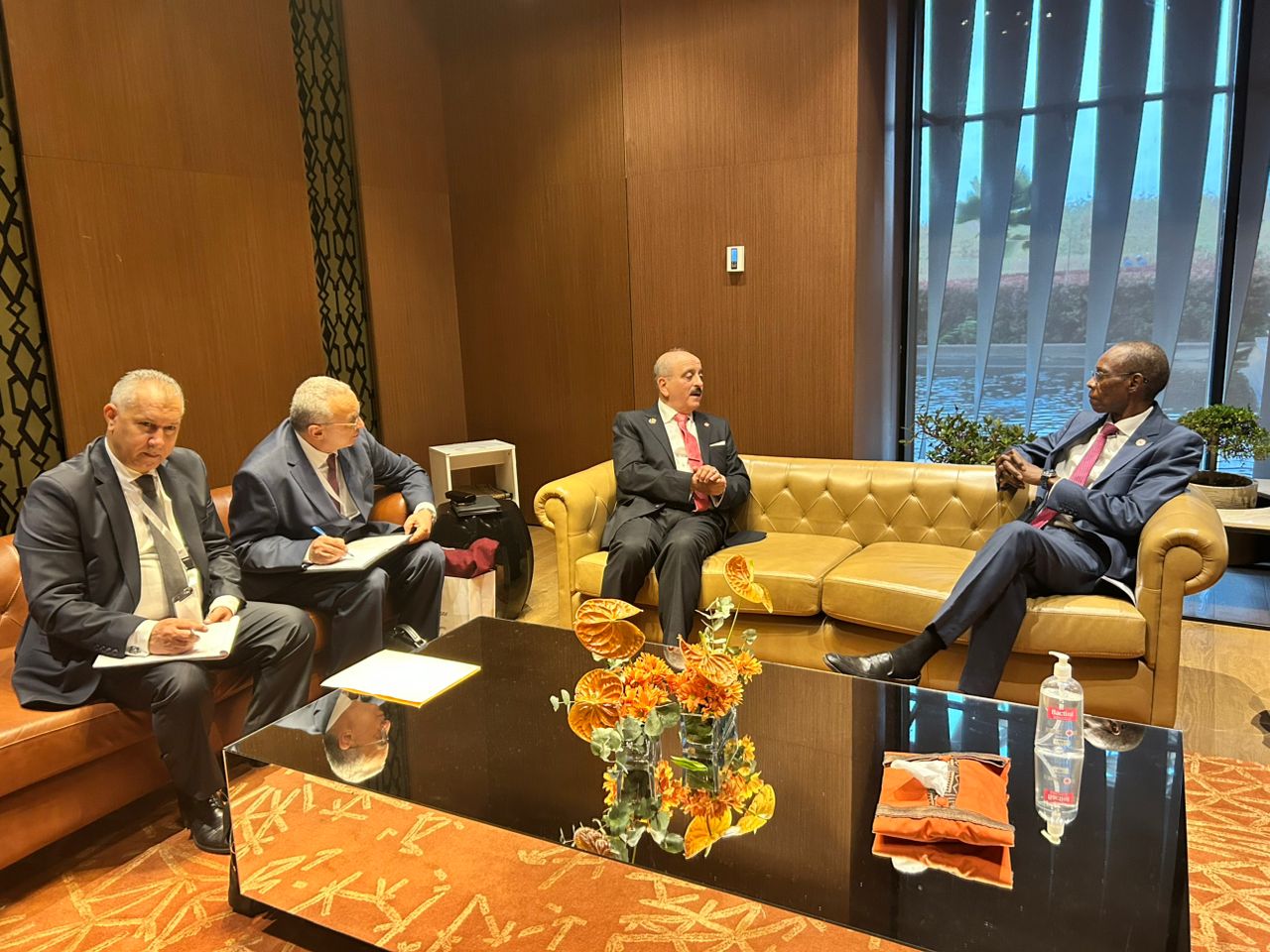 وزير الخارجية يلتقي نظيره السنغالي على هامش أشغال منتدى داكار حول السلم والاستقرار في إفريقيا