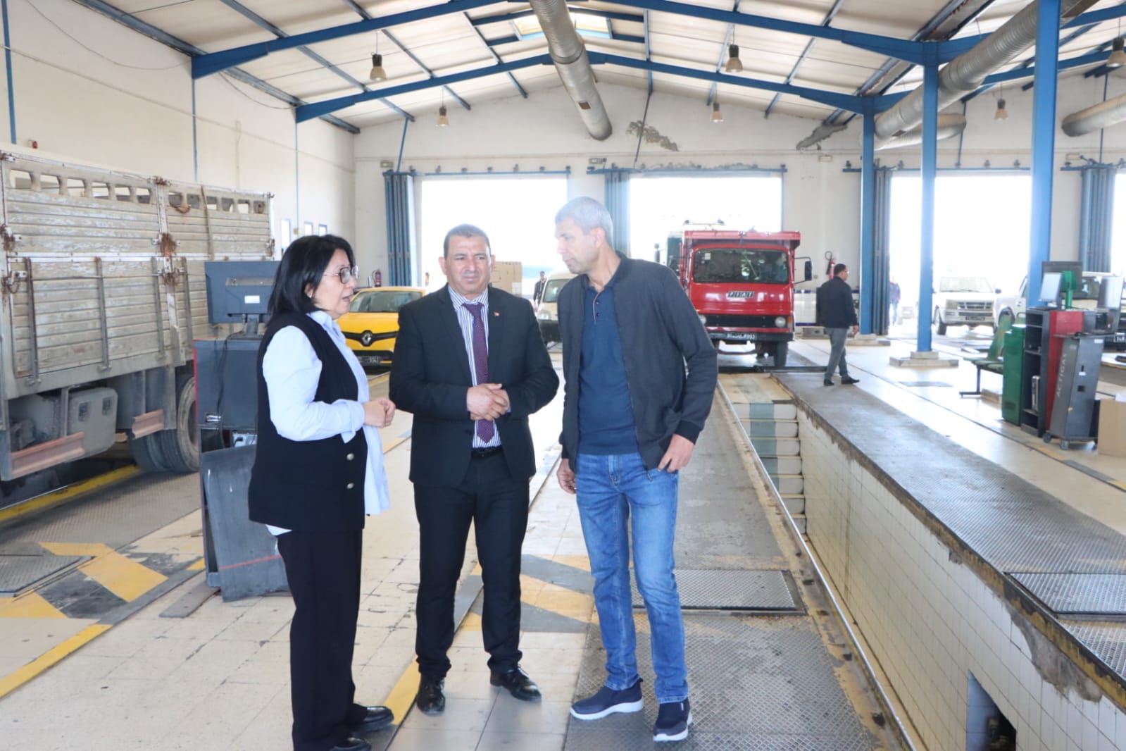 والي المنستير يزور بعض المؤسسات الإدارية والمنشآت العمومية بمعتمدية زرمدين.